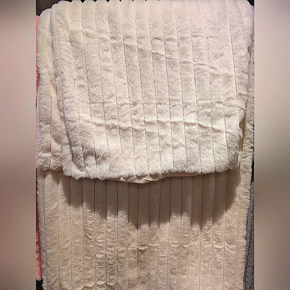Full Size - 3 Piece Fluffy Duvet Cover Set - Cover & 2 Pillow Cases - Picture 12 of 14